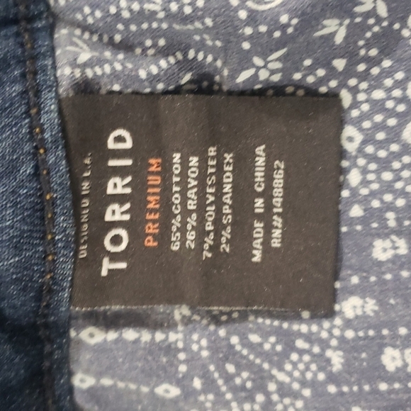 𝅺torrid PREMIUM STRETCH SKINNY JEAN - DISTRESSED -  Women's - Picture 6 of 7